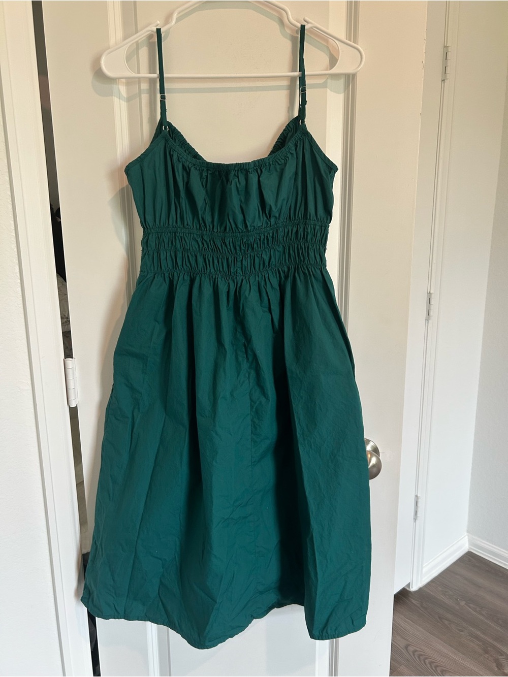 Quince 100% Organic Cotton Keyhole Midi Dress in Garden Green - Picture 7 of 9